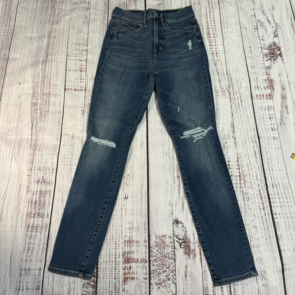 GAP Women's Skinny Jeans in Distressed Blue